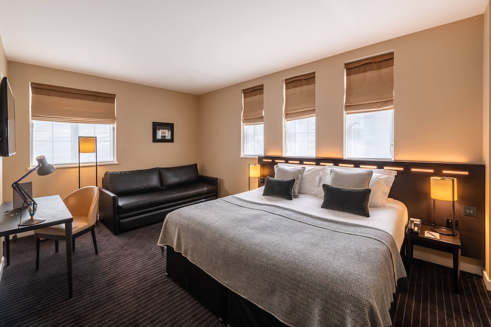 DELUXE, KING BED