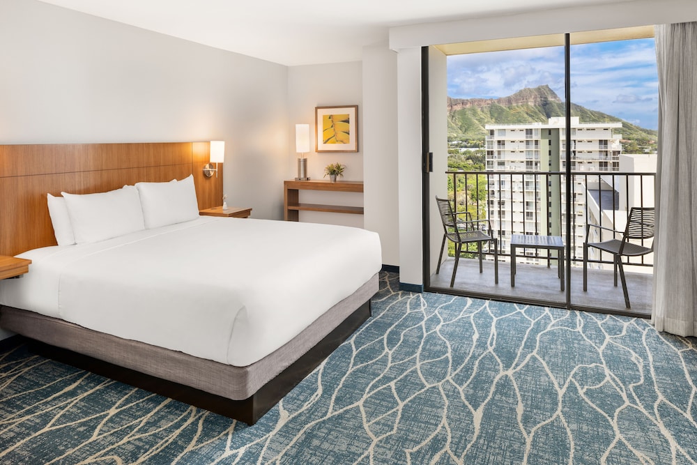 STANDARD, KING BED, CITY VIEW, SOFA