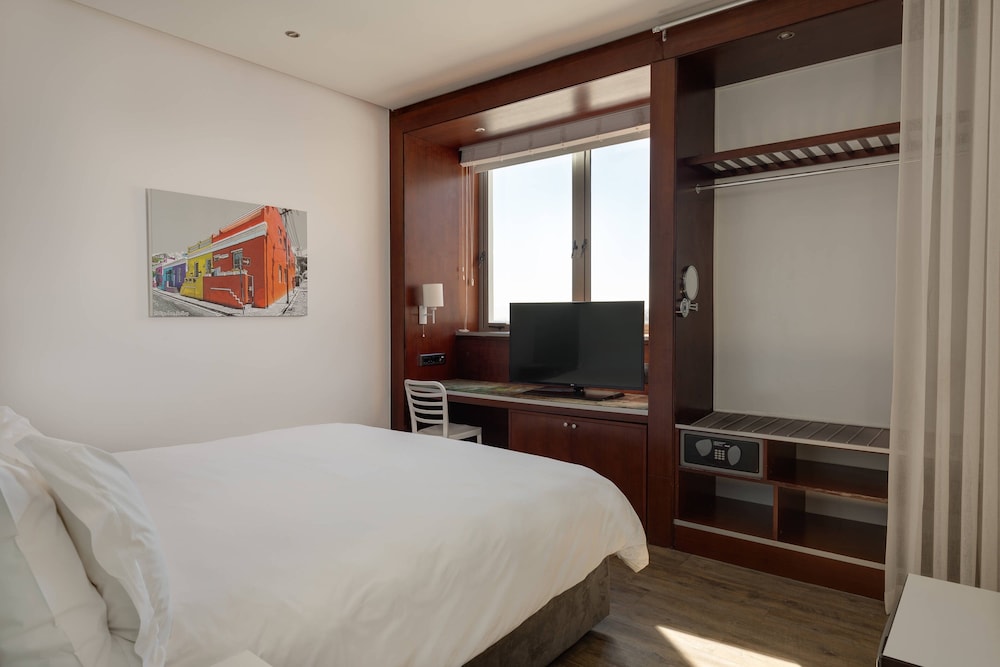 Room at Protea Hotel Fire & Ice by Marriott Cape Town, CAPE TOWN - WESTERN CAPE
