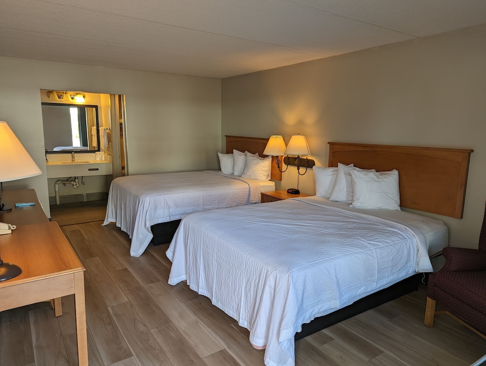 Days Inn by Wyndham Birch Run 20/36