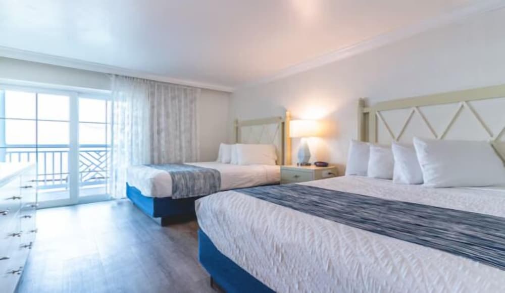 1 Bedroom, Suite, 2 Queen Beds, Bay View, Sofa