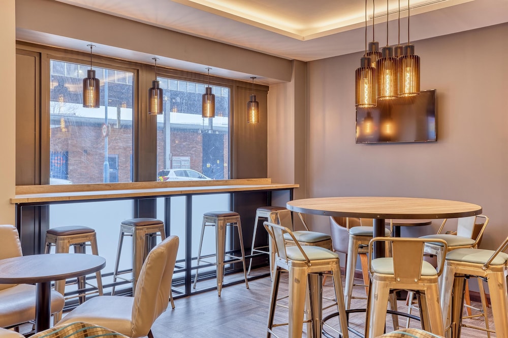 Premier Inn London Uxbridge Town Centre 33/44