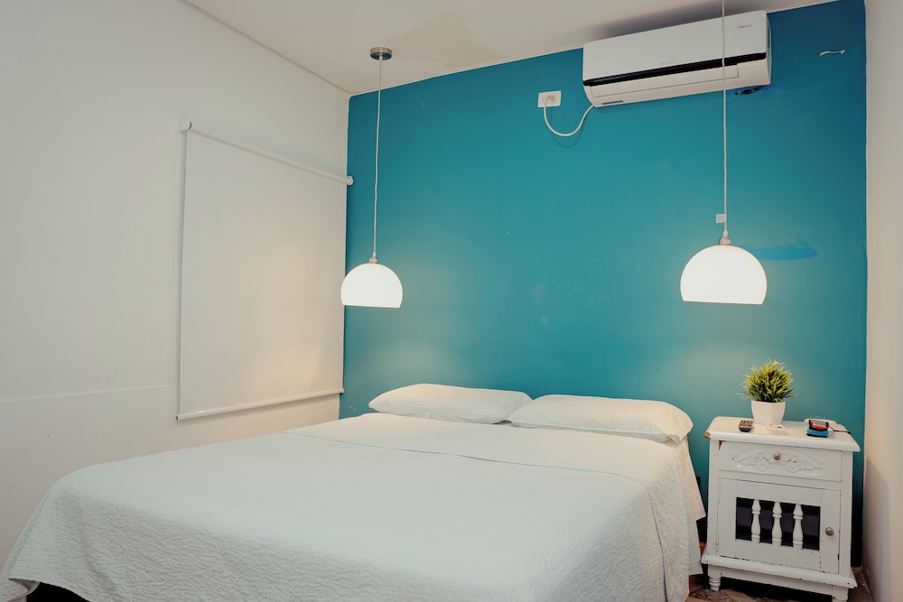 ROOM, DOUBLE BED