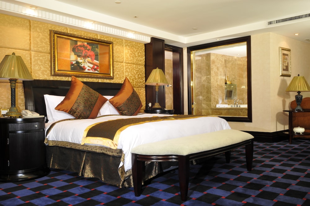 ROYAL MEDITERRANEAN HOTEL 26/47