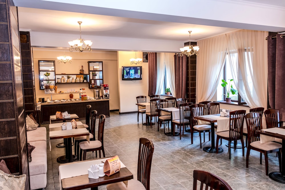 Saraichik Hotel 43/52