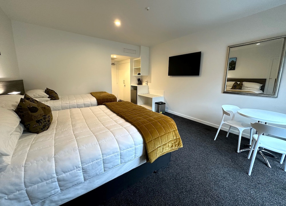 The Devon Hotel 16/50