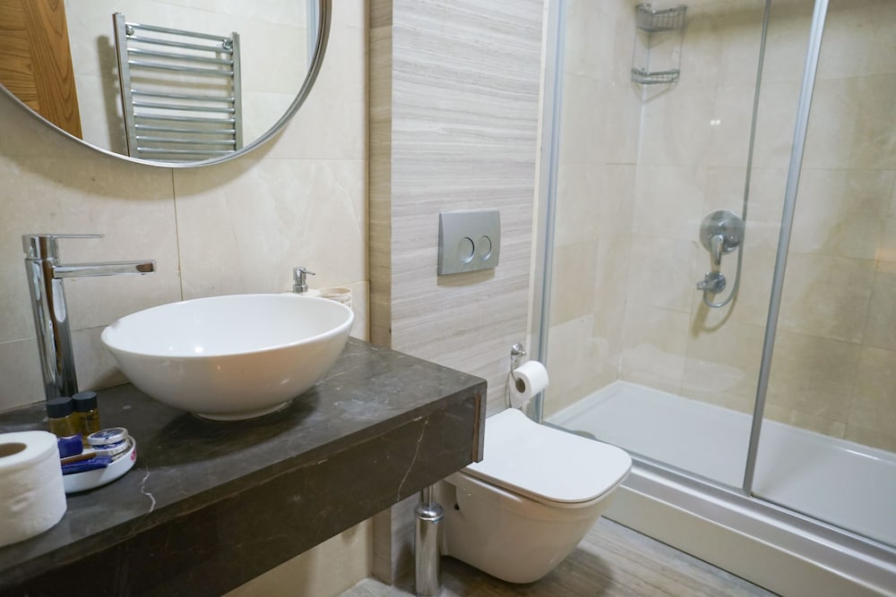 Triada Otel 76/76