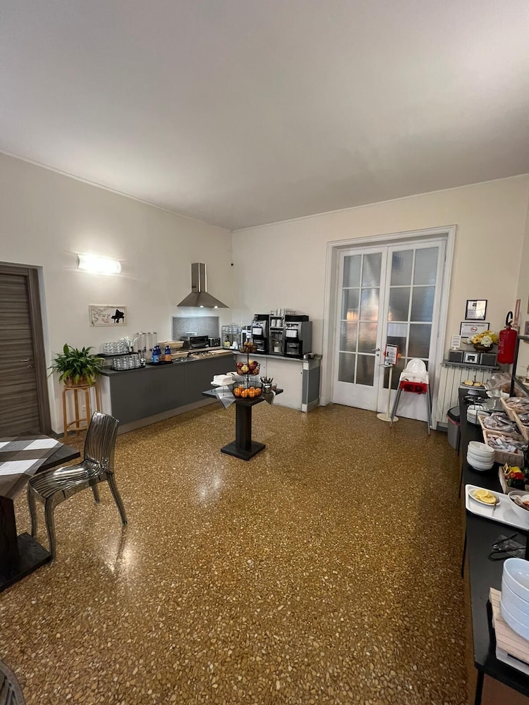 Cairoli Hotel 40/79