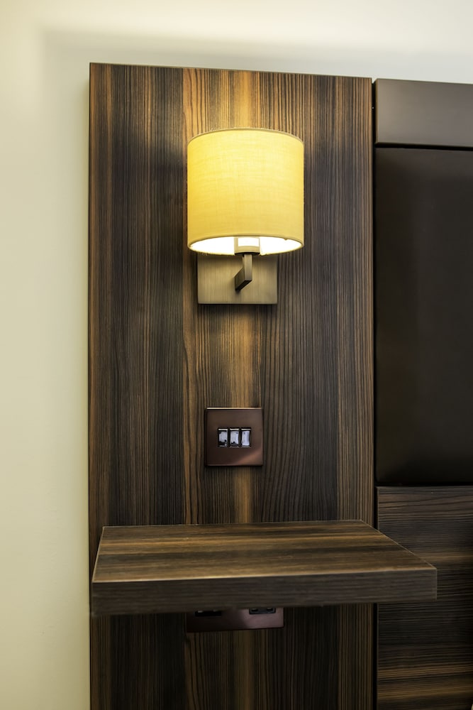 Hotel 7 4/40