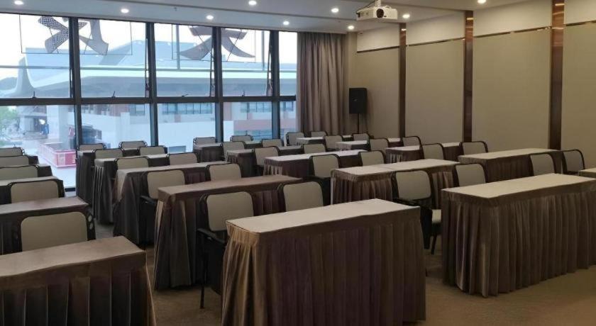 GreenTree Inn Guiyang Wudang District High-speed Railway East Station 37/43