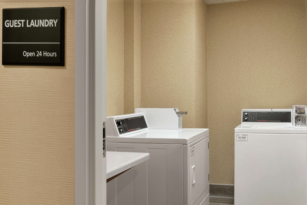 Hampton Inn West Des Moines Lake Drive 21/43
