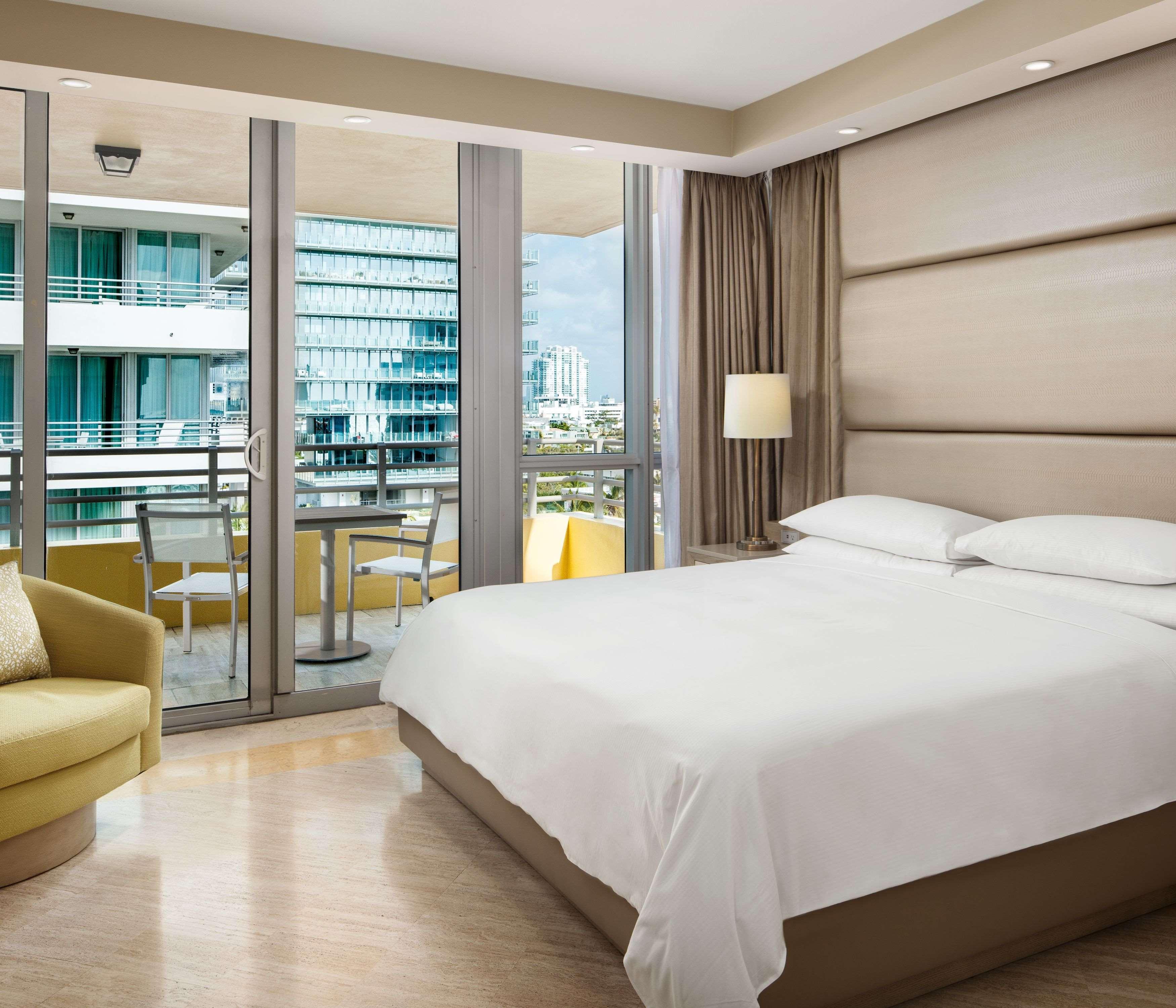 DELUXE, STUDIO, KING BED, CITY VIEW, BALCONY