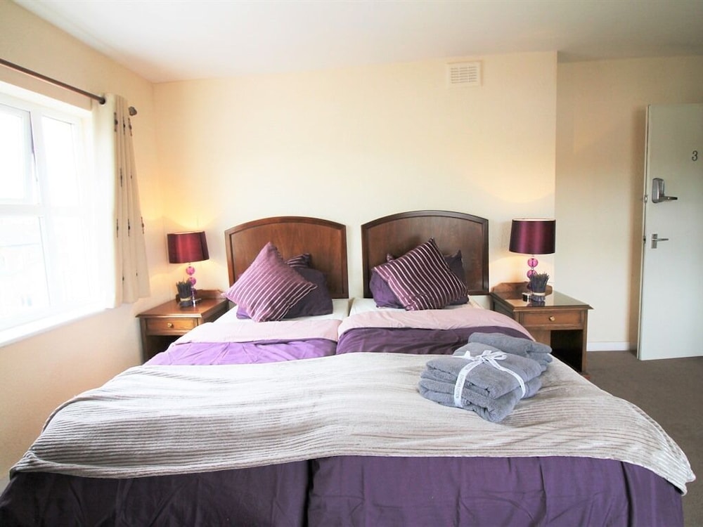 Summerfield Pub & Boutique Rooms 6/21