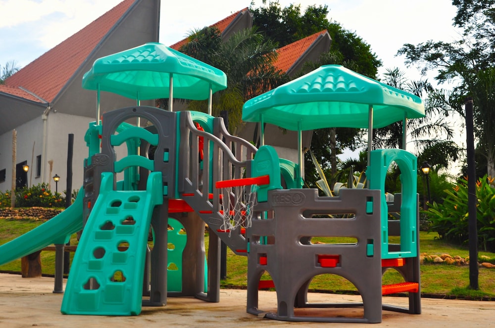 Village Resort 41/49