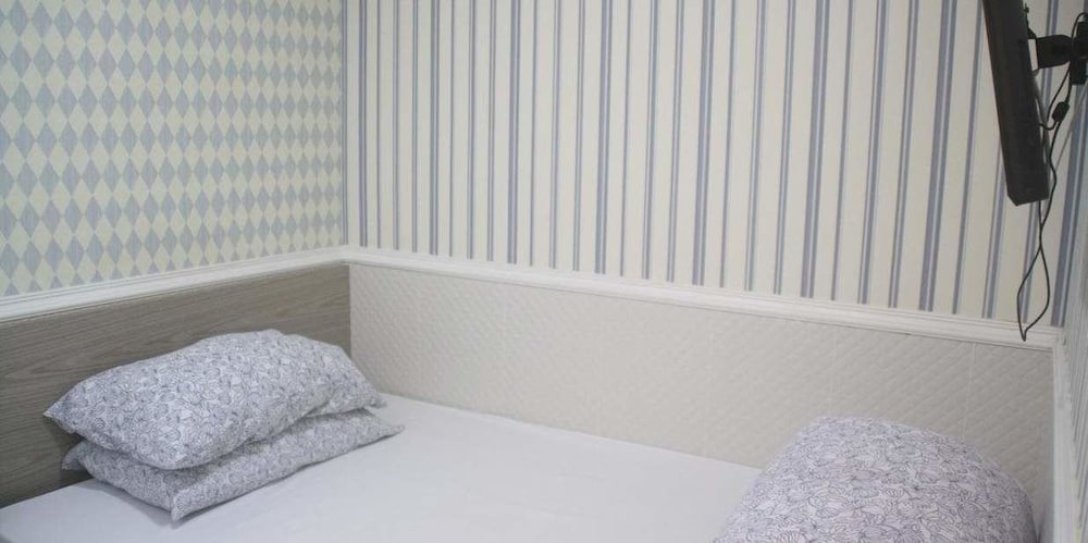 K & B Hostel 44/64