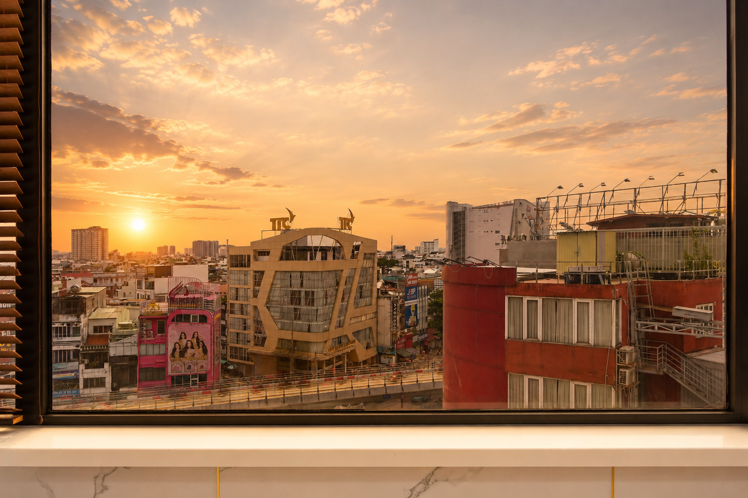 Red Sun Airport Saigon Hotel 2/40