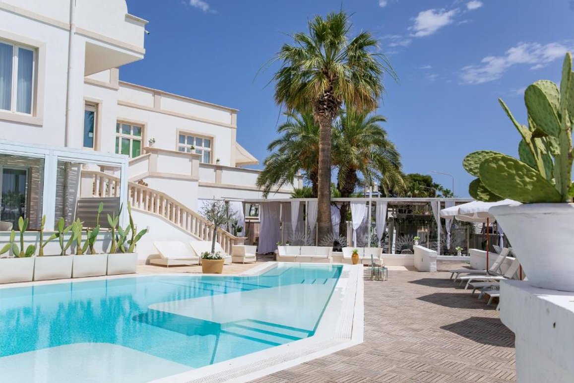 Bianco Riccio Suite Hotel 76/79