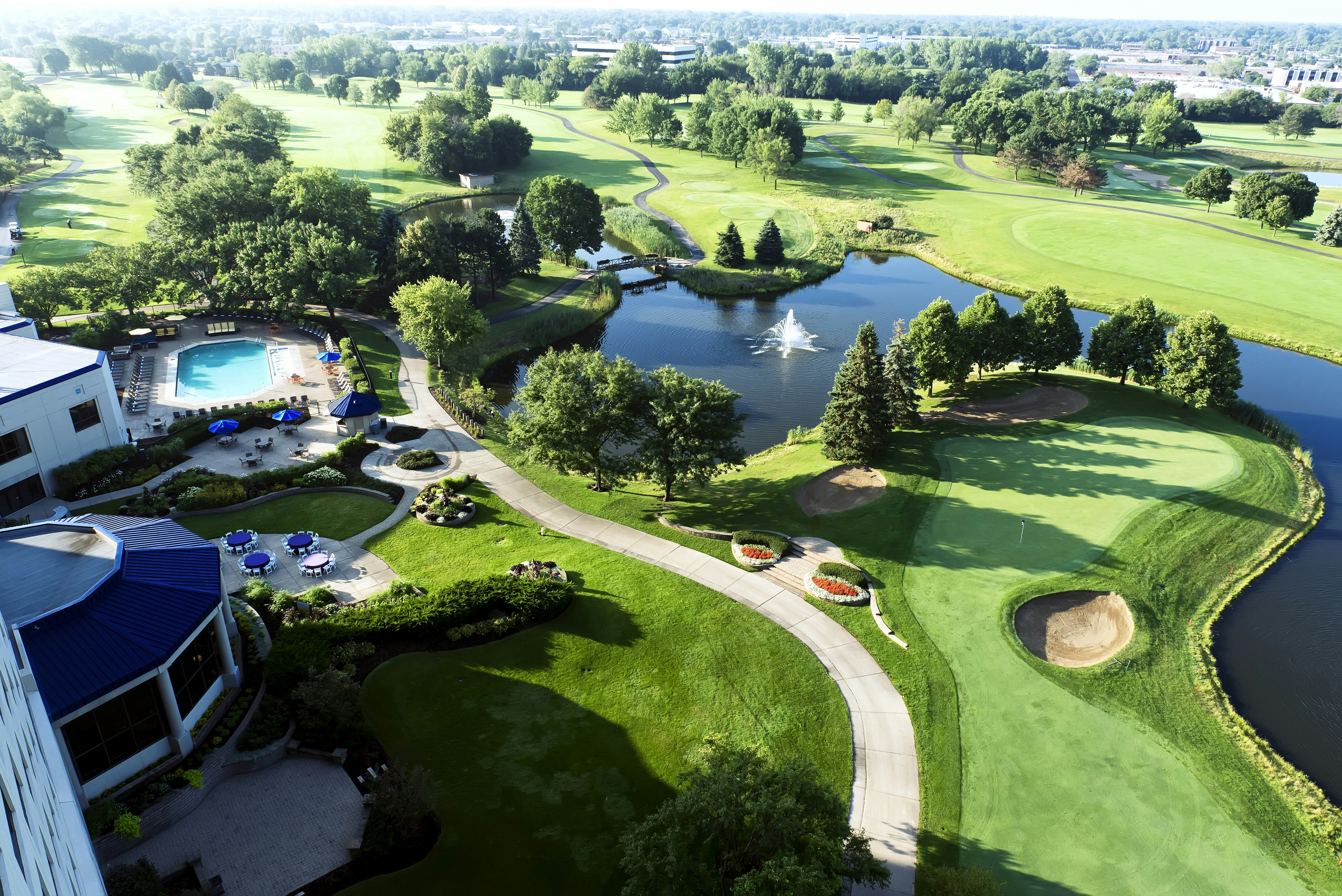 Hilton Chicago/Oak Brook Hills Resort & Conference Center 66/69