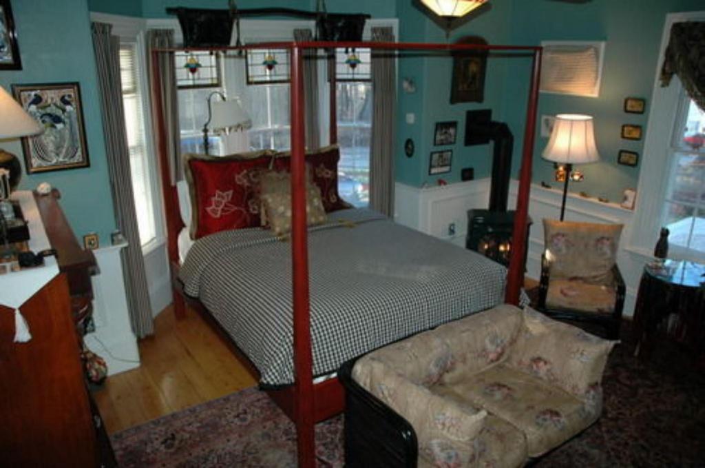 Red Elephant Inn Bed and Breakfast 29/49