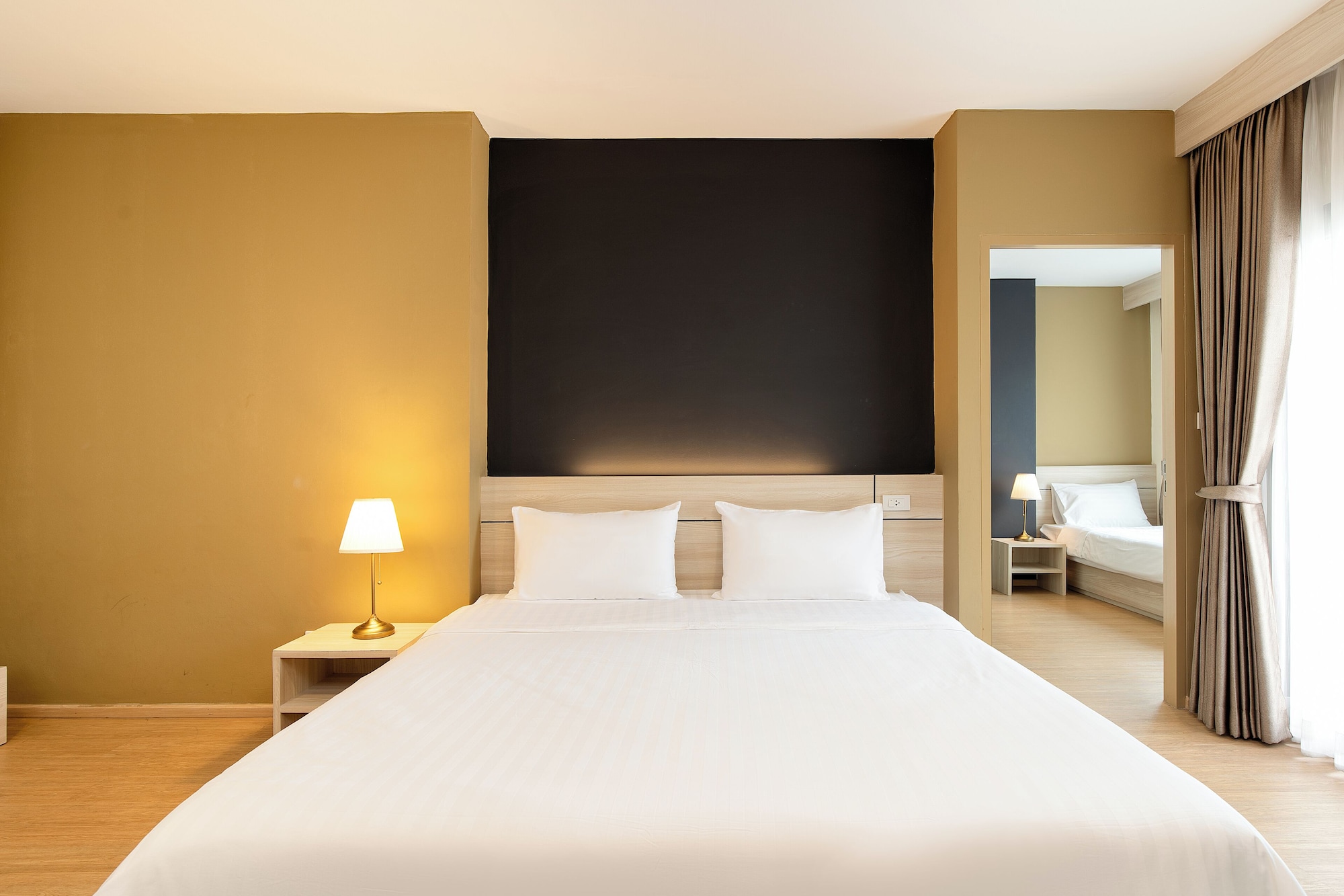 غرفة عائلية ثلاثية بسرير كينج وسرير فردي