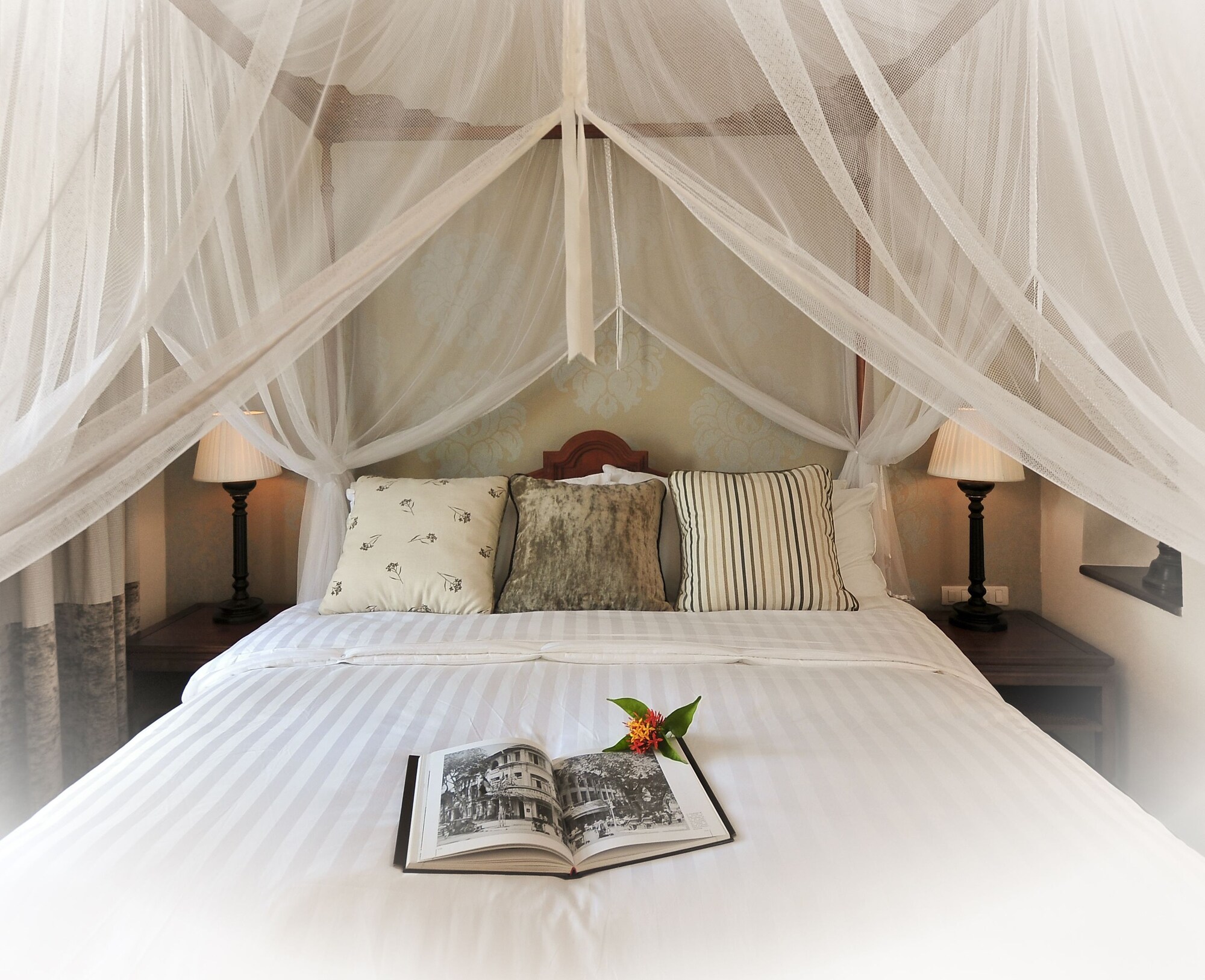 Master, Suite, Twin Beds