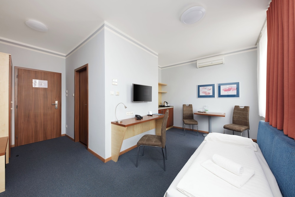 Hotel Nikolas 15/50