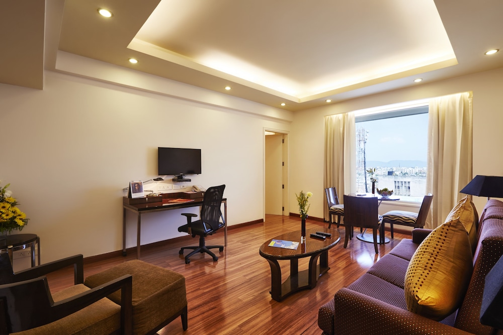 Vivanta Vijayawada MG Road (ex. The Gateway M G Road Hotel) 37/55