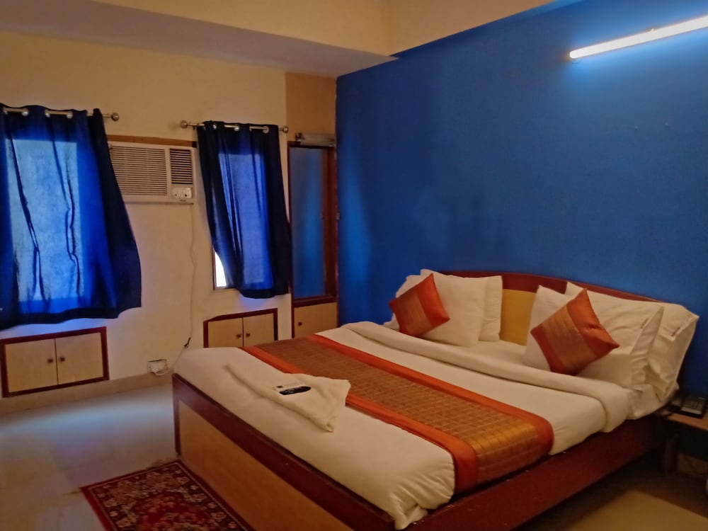 Hotel Mohan Noida 3/9