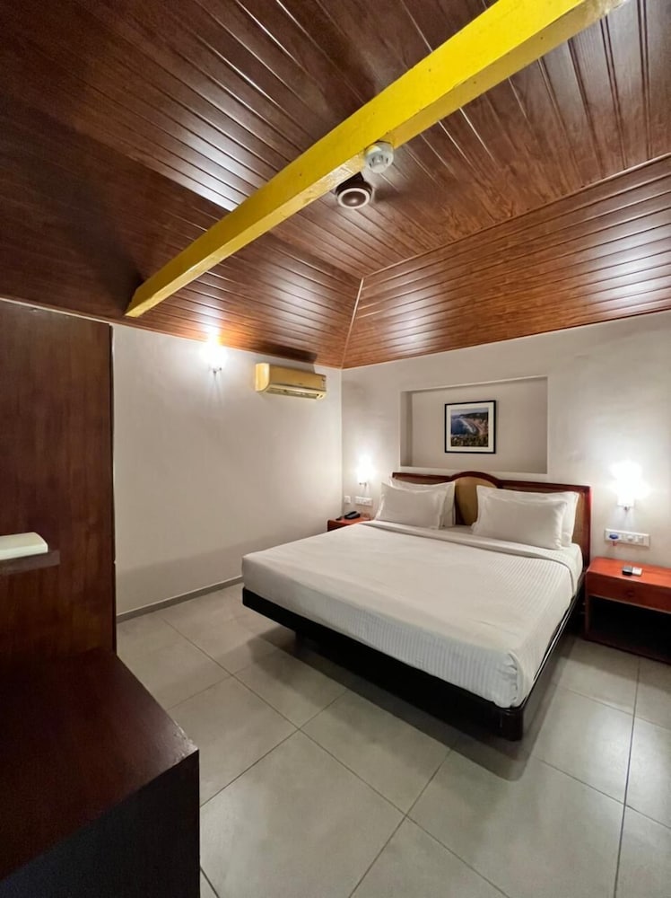 COTTAGE ROOM