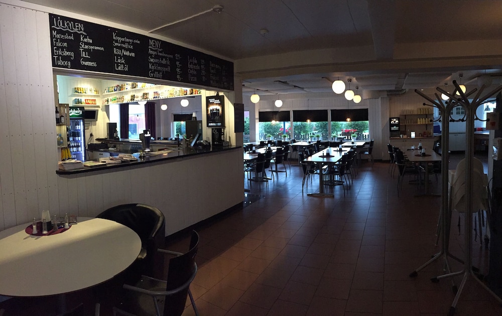 Hotell E-10 by First 24/33