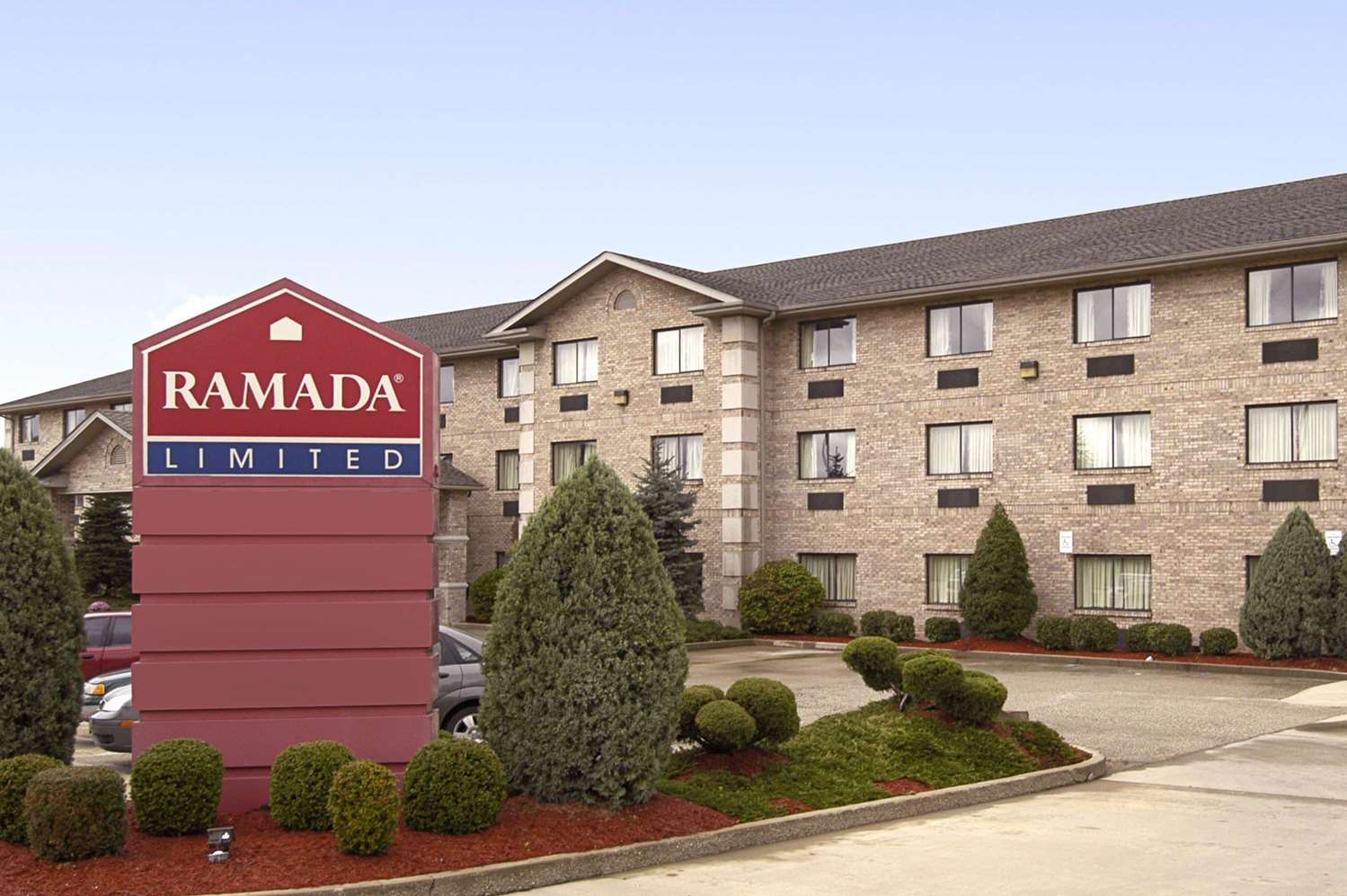 Ramada Limited Mount Sterling 1/7