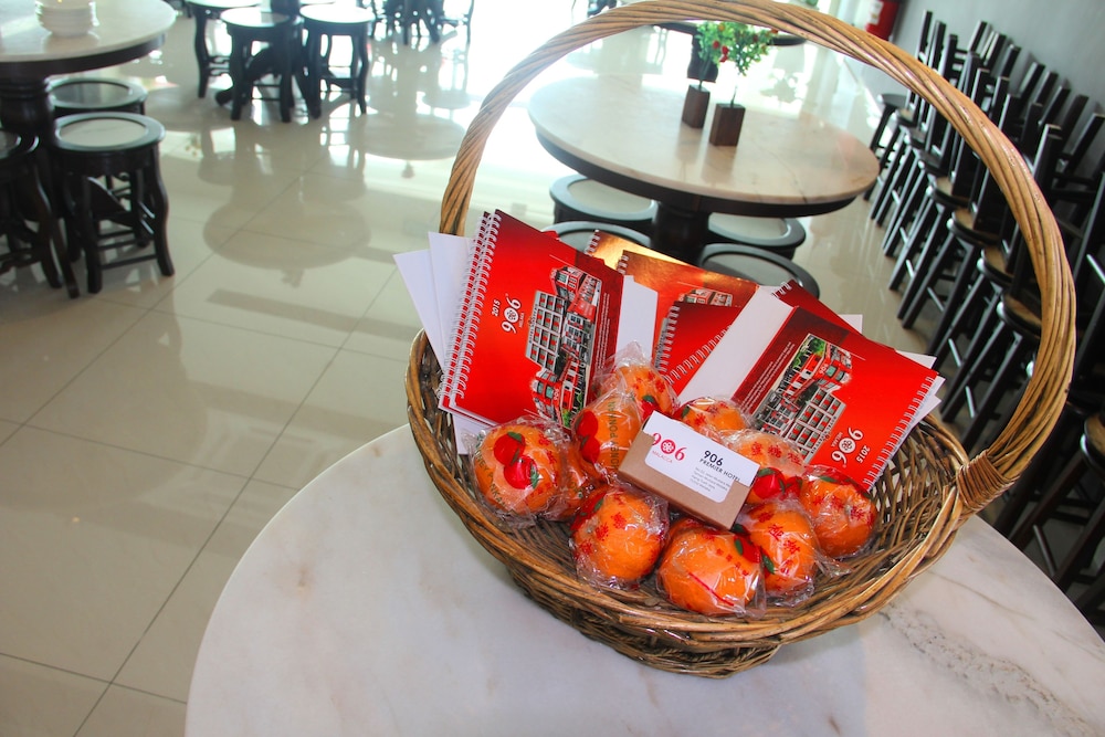 906 Premier Hotel photo2