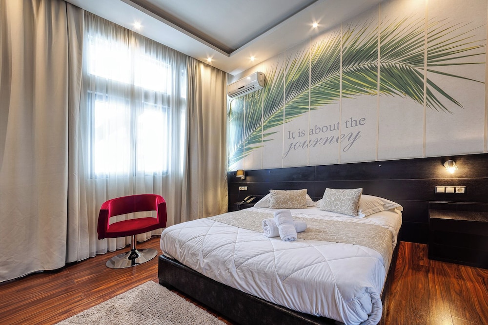 Gallery Art Hotel 19/68