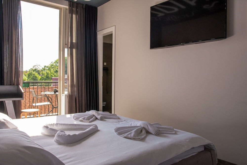 Main Square Hostel 19/40