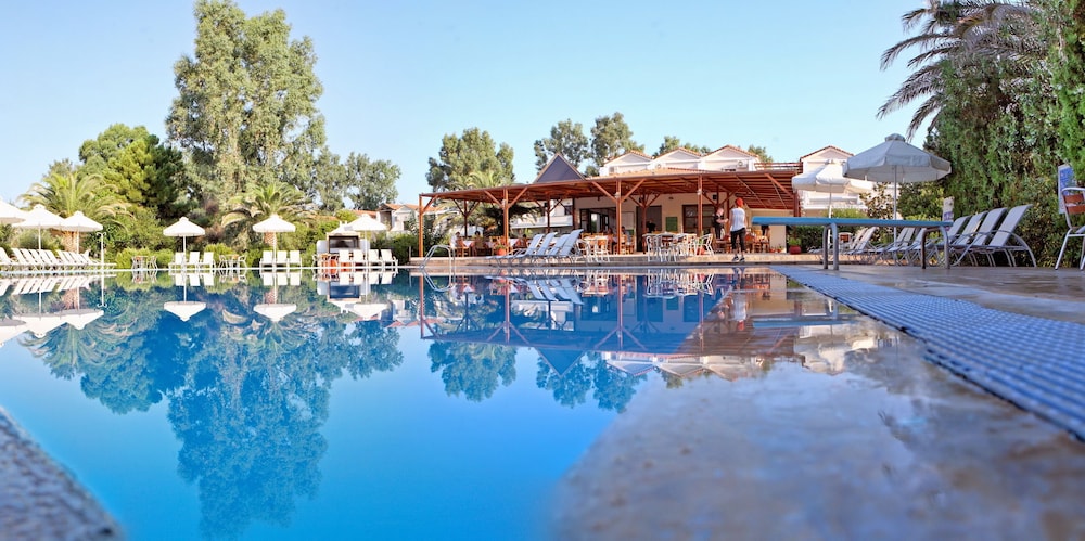 Pasiphae Hotel 14/72