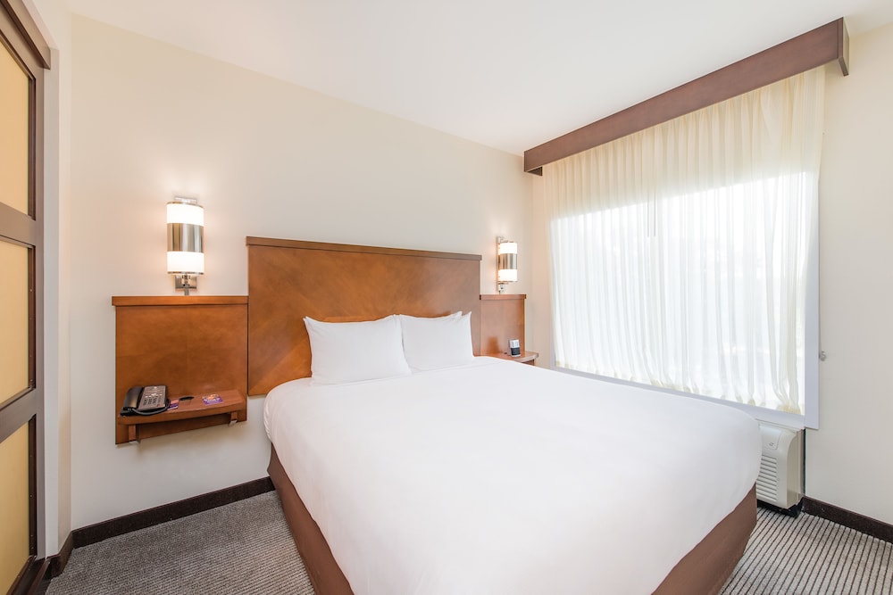 Hyatt Place Charleston Airport Convention Center 9/66
