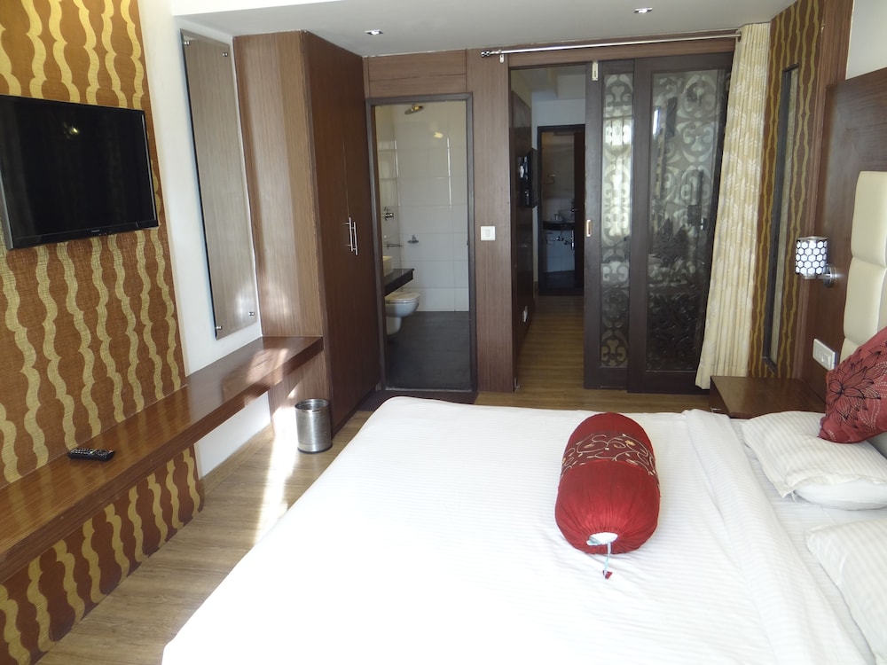 Hotel Surya 9/50