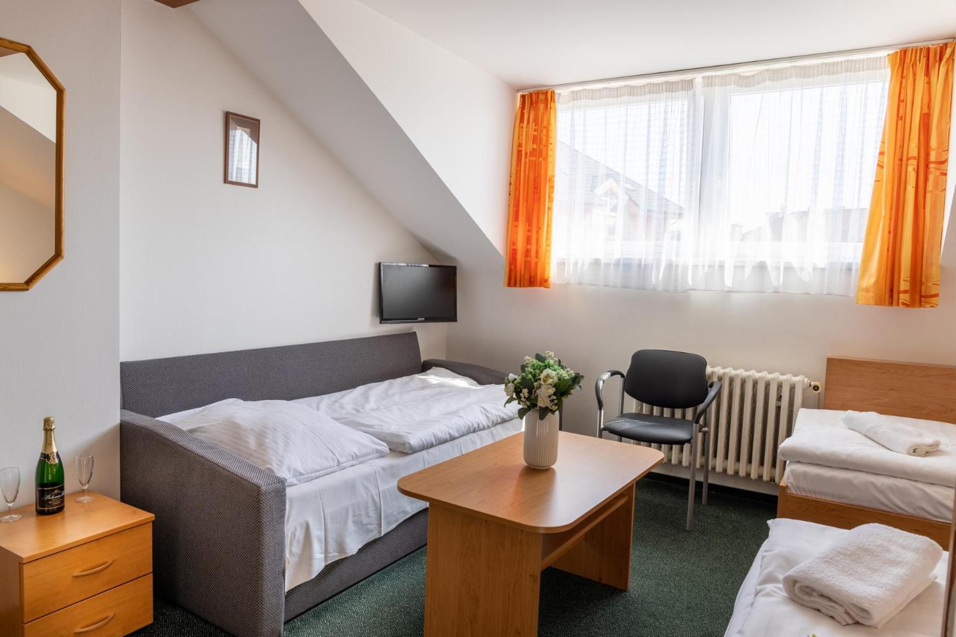 Kanarek Hotel 25/50