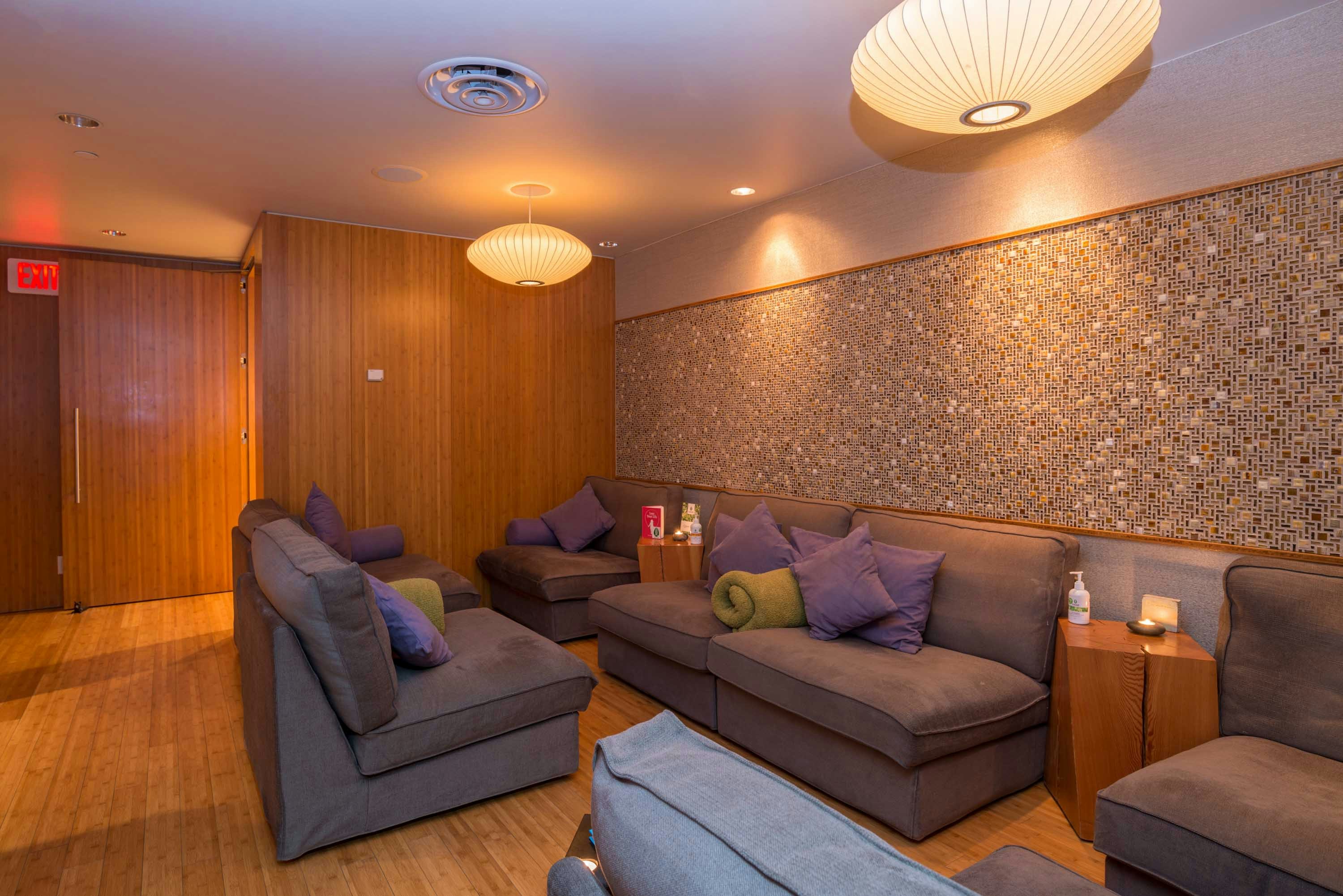 Sutton Place Hotel 35/55