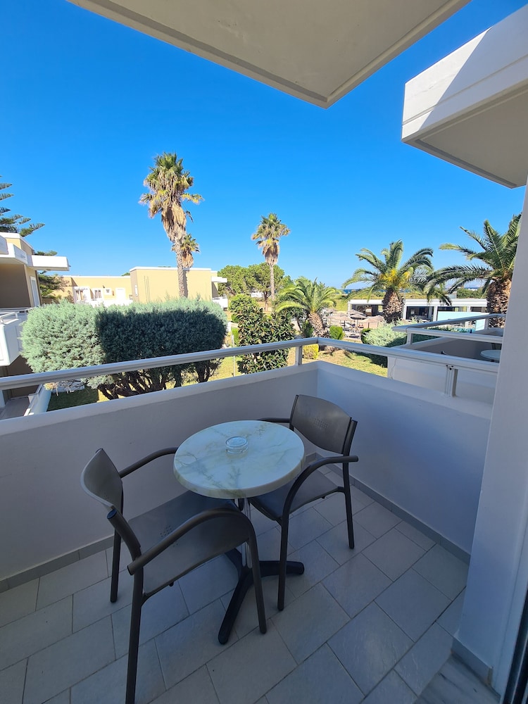 Corali Hotel 33/63