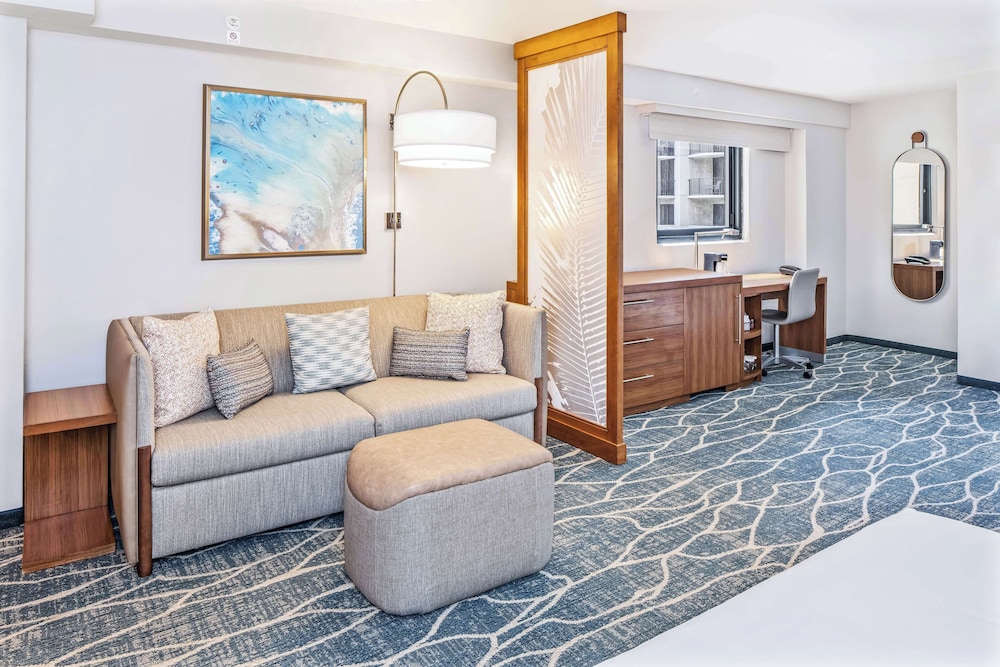Hyatt Place Waikiki Beach 46/71