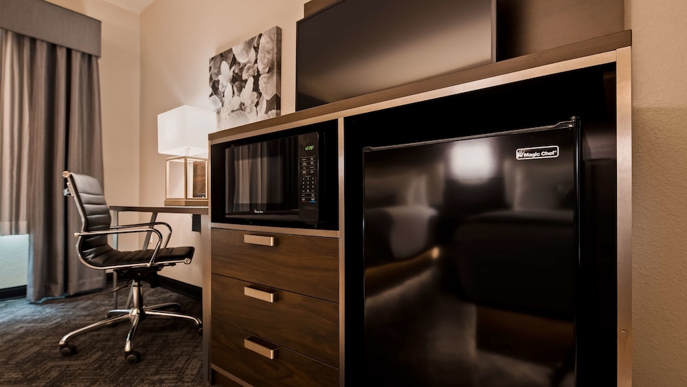 Best Western Plus Parkside Inn & Suites 35/39