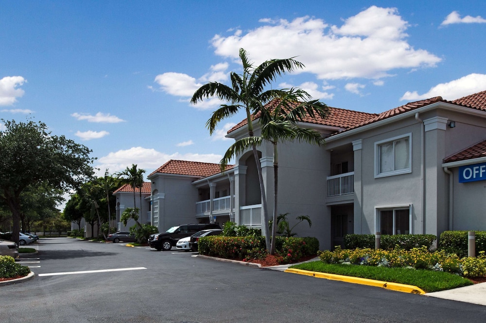 Studio 6 Extended Stay - West Palm Beach, FL 45/52
