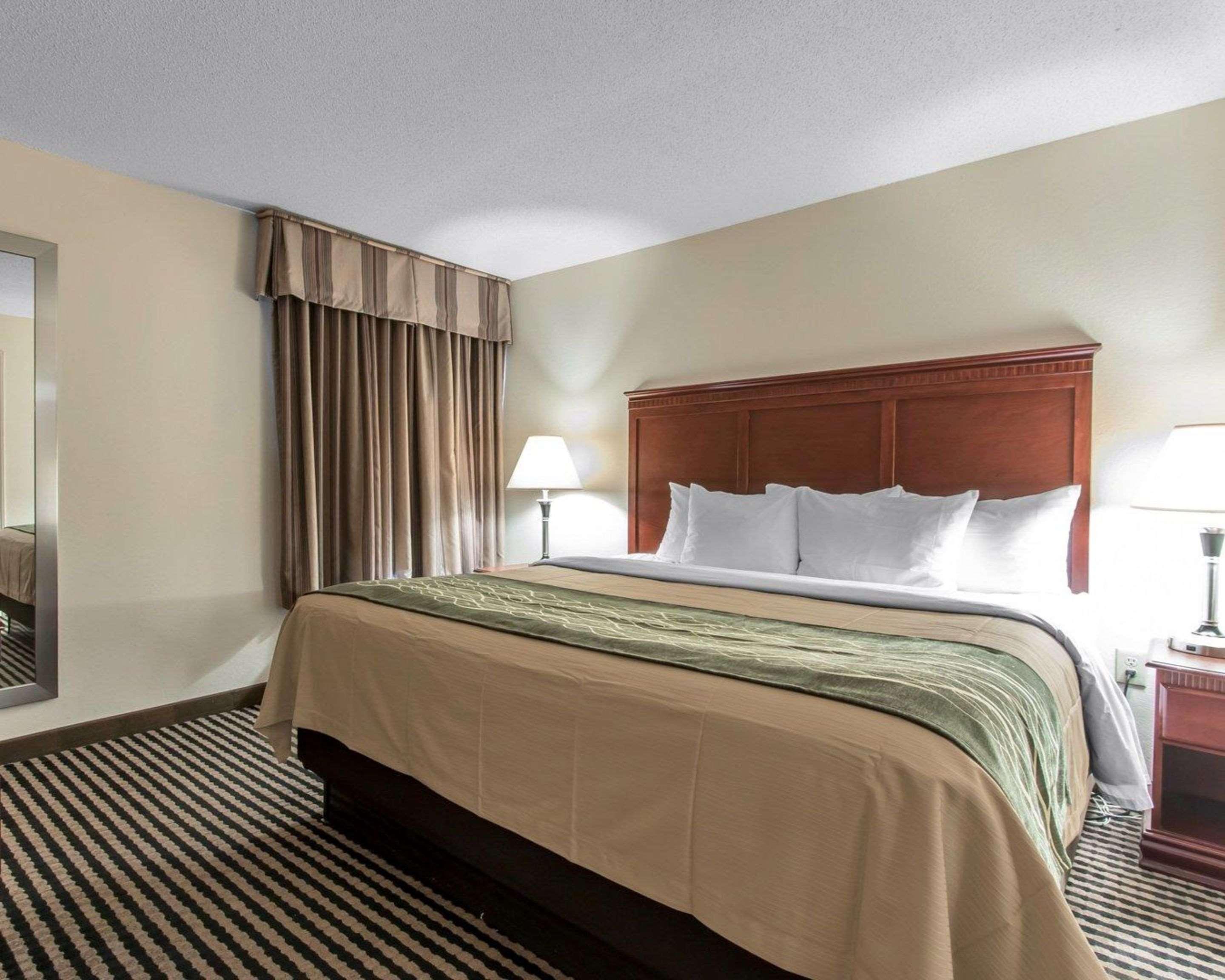 SUITE, KING BED