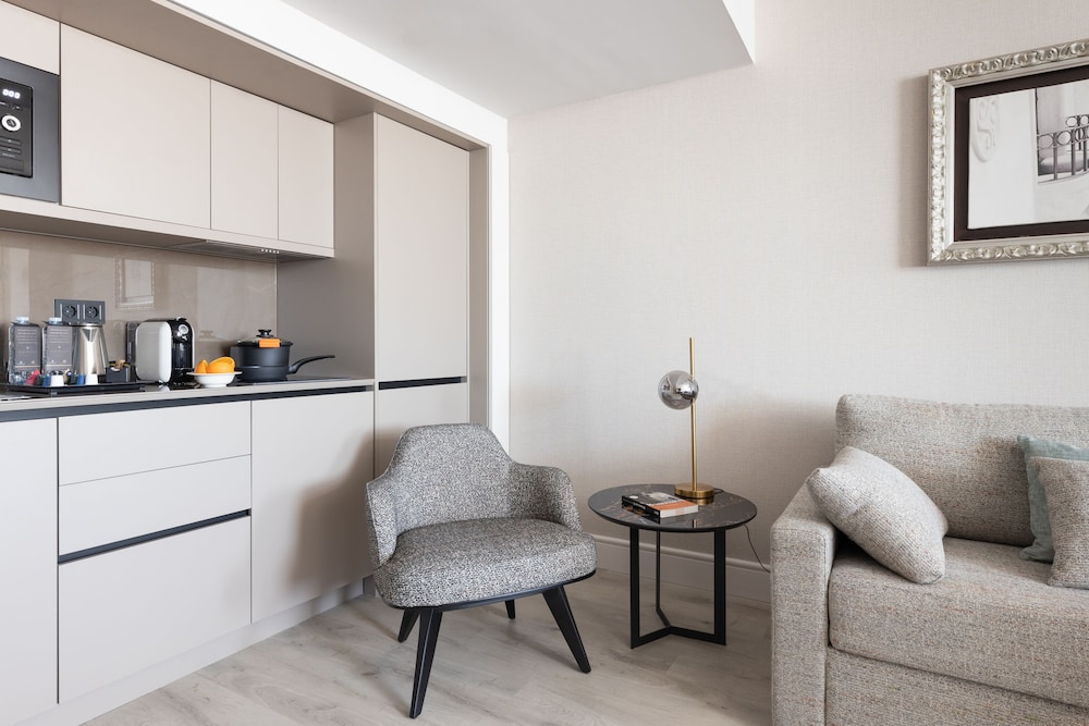 Suites Center Barcelona 24/36