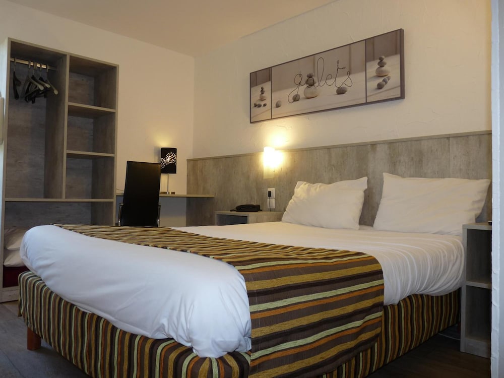 Brit Hotel Bosquet 15/50
