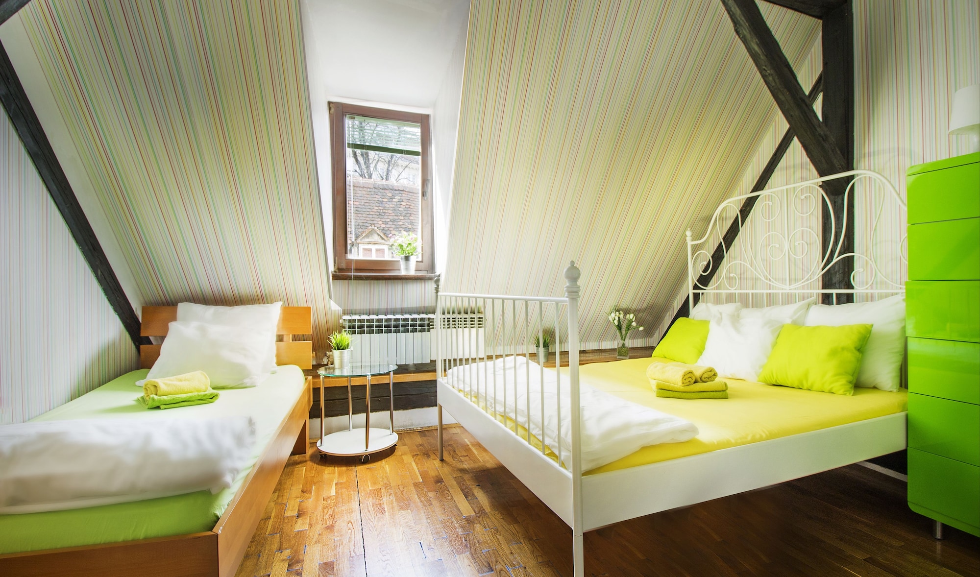 ROOM, TWIN BEDS, SHARED BATHROOM
