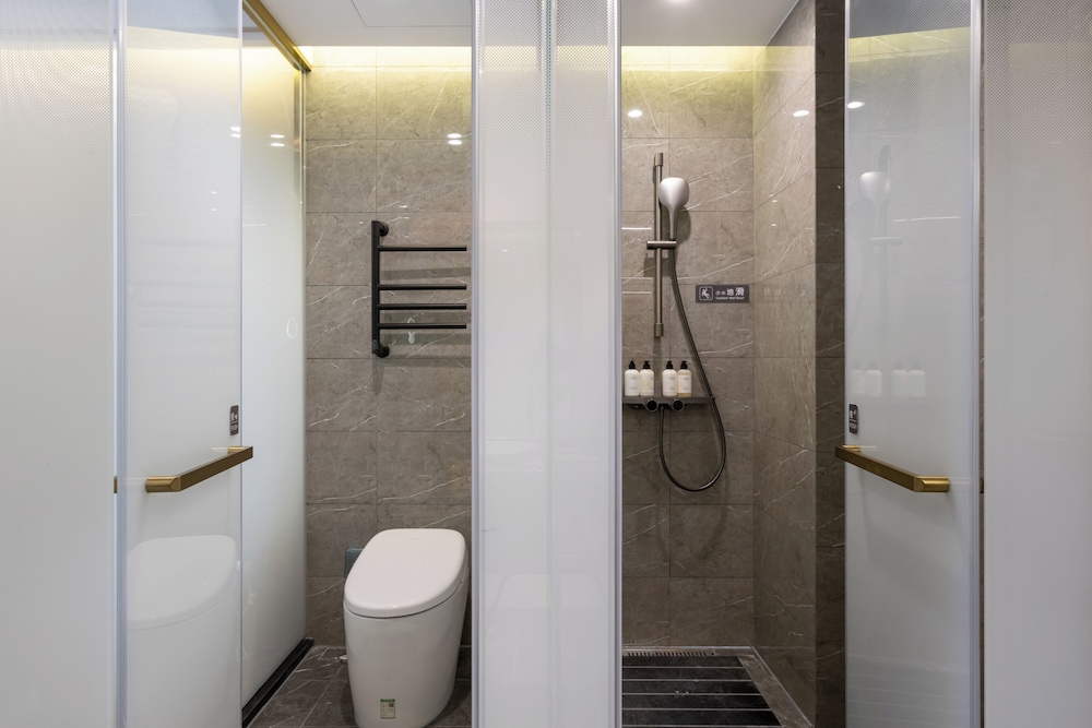 Nostalgia S Hotel (Beijing Nest-type Olympic Stadium Center) 56/57