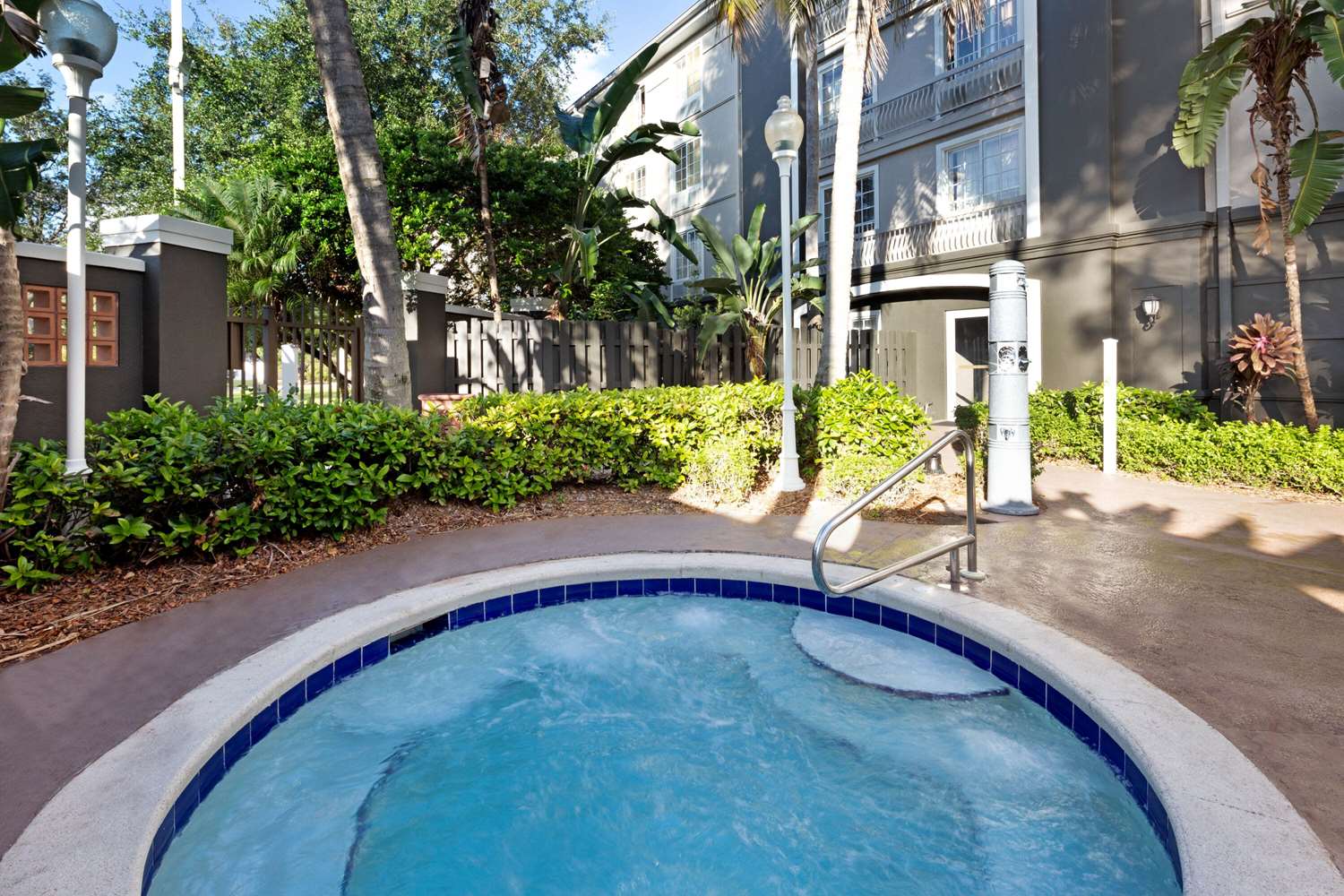 La Quinta Inn & Suites by Wyndham Ft. Lauderdale Plantation 20/24