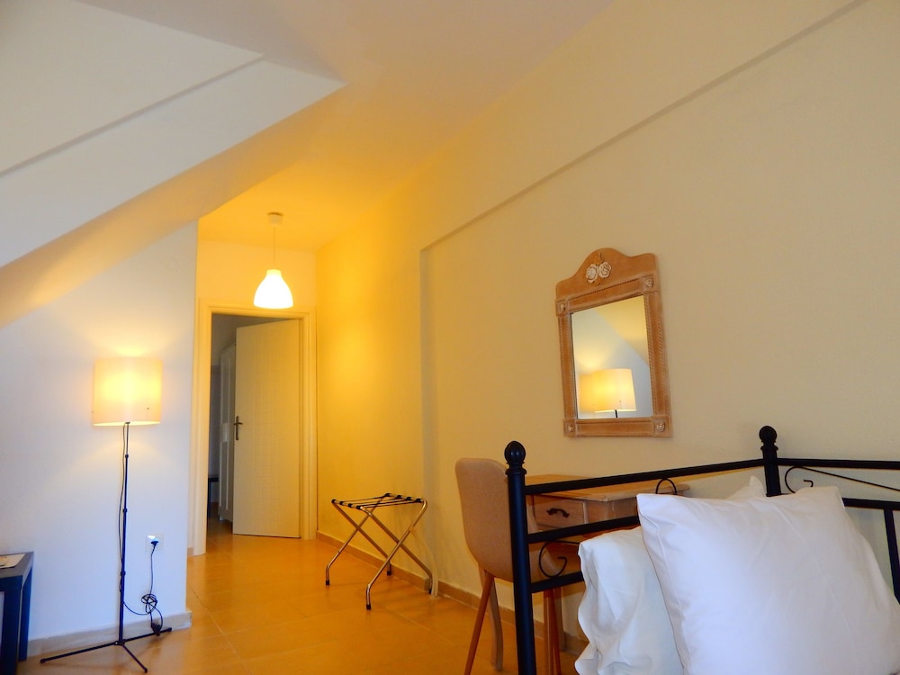 Kripis Studio Paliouri 12/44